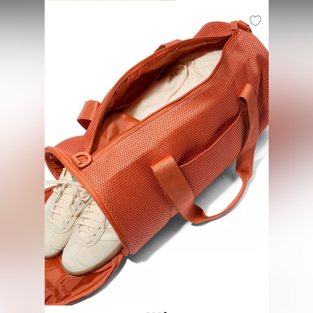 🆕 RESERVED FB VICTORIA'S SECRET VS ACTIVE MESH MESH DUFFLE BAG GYM TRAVEL ORANGE - Picture 4 of 11
